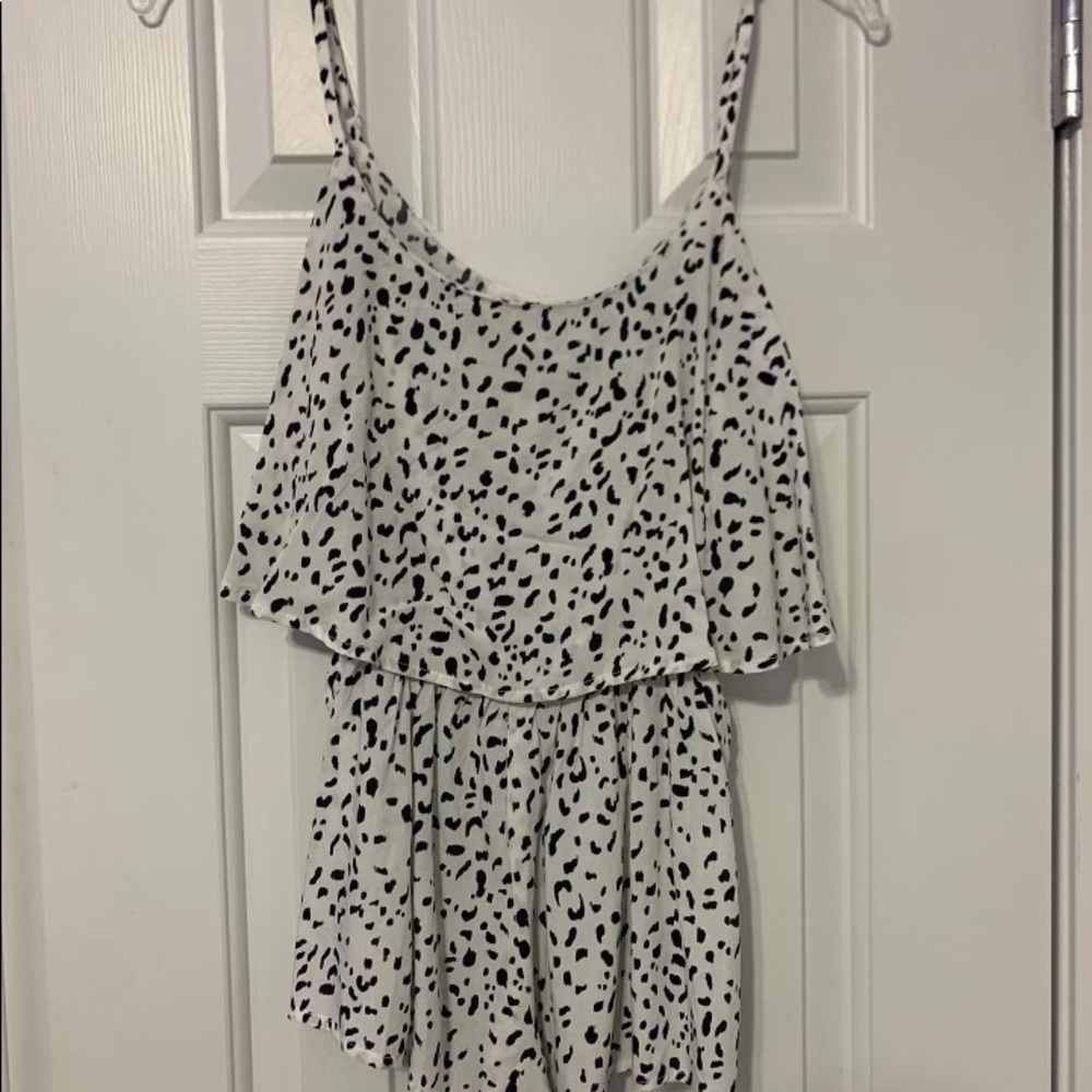Pants Store animal print romper, Size Small. NWT